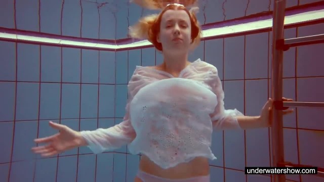 Голая телочка в воде - #3